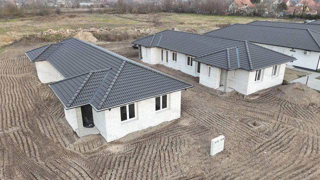 Eladó ikerház, Cegléden 60 M Ft, 3 szobás / költözzbe.hu