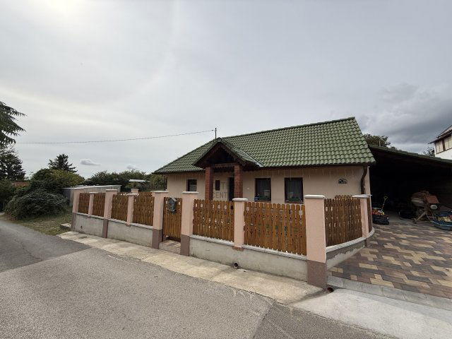 Eladó családi ház, Pécsett 62.9 M Ft, 3 szobás