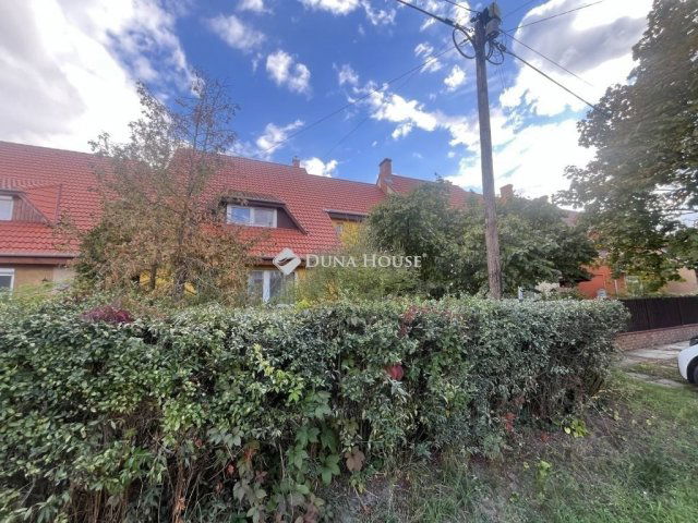 Eladó családi ház, Cegléden 62.9 M Ft, 5 szobás