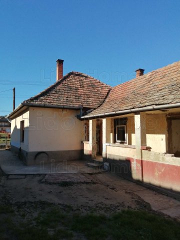 Eladó családi ház, Táskán 16.5 M Ft, 4 szobás