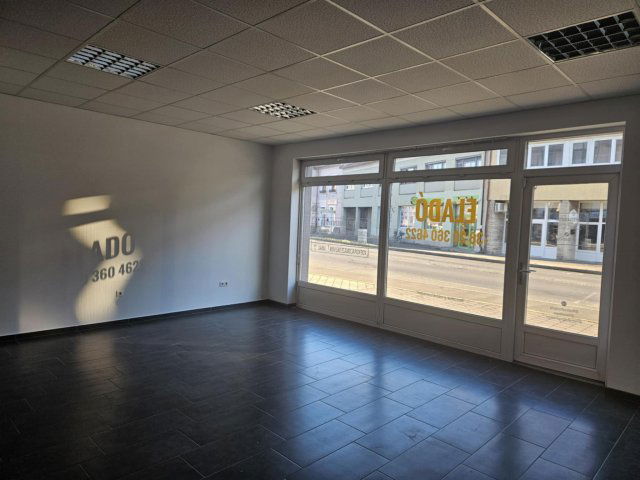 Eladó iroda, Kapuváron, József Attila utcában 40 M Ft, 1 szobás