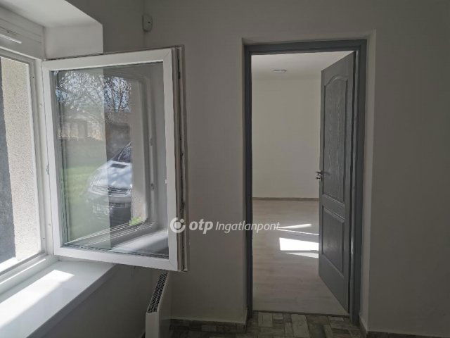 Eladó családi ház, Majosházán 95 M Ft, 2 szobás