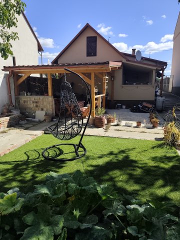 Eladó családi ház, Debrecenben 69.9 M Ft, 4+1 szobás