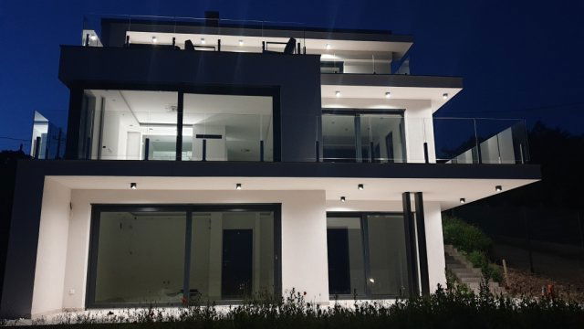 Eladó családi ház, Szentendrén 349.9 M Ft, 5 szobás