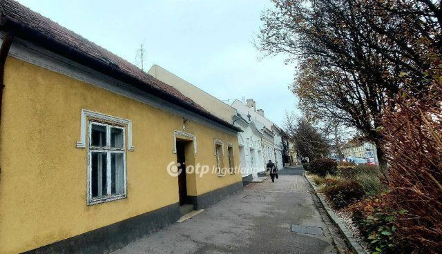 Eladó ikerház, Mosonmagyaróváron 15 M Ft, 2 szobás