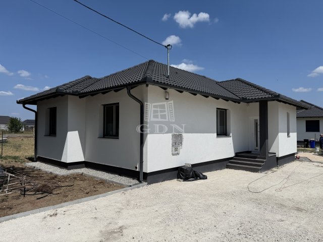 Eladó családi ház, Sülysápon 83 M Ft, 4 szobás