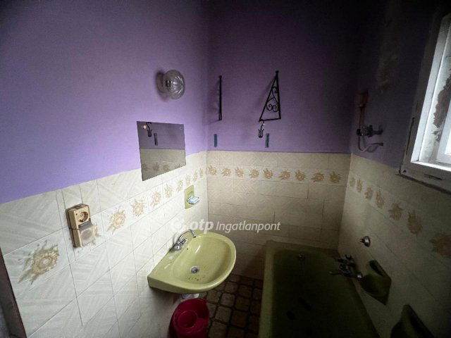 Eladó családi ház, Sirokban 16.5 M Ft, 3 szobás