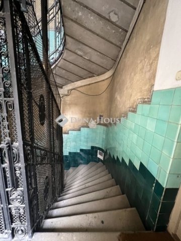 Eladó téglalakás, Budapesten, VI. kerületben 201.85 M Ft