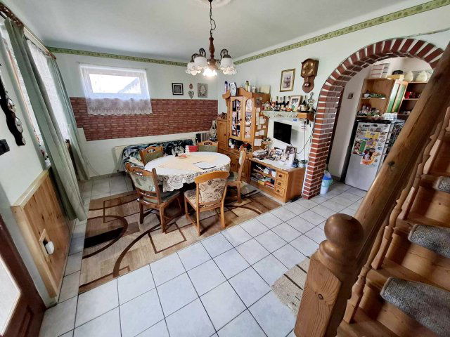 Eladó családi ház, Kadarkúton 39.9 M Ft, 6 szobás