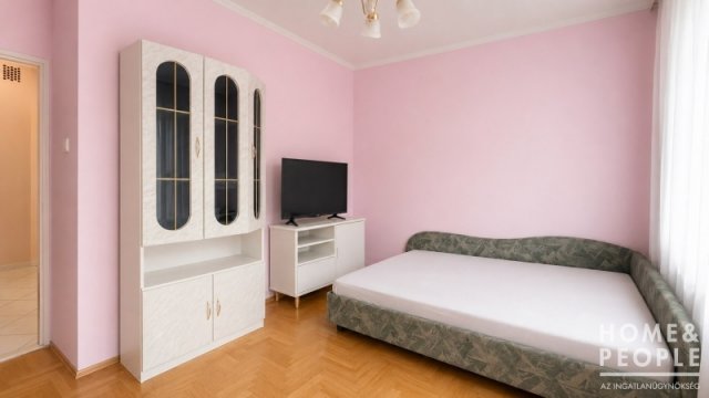Eladó téglalakás, Szegeden 75 M Ft, 2 szobás