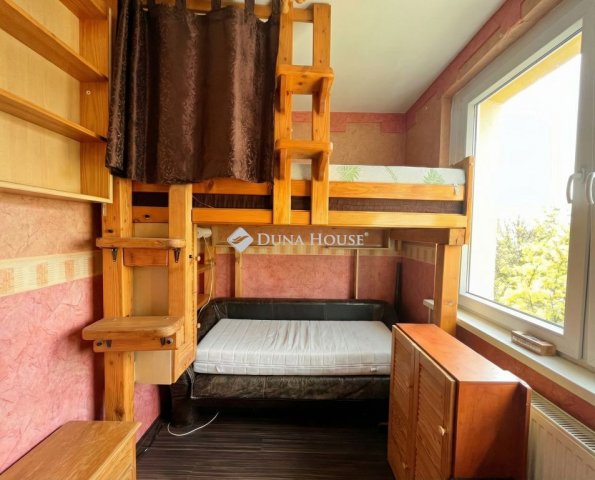 Eladó panellakás, Ajkán 31.5 M Ft, 2 szobás