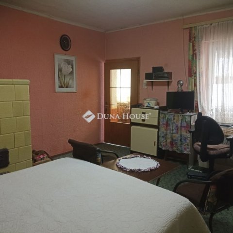 Eladó családi ház, Zalaegerszegen 26 M Ft, 2 szobás