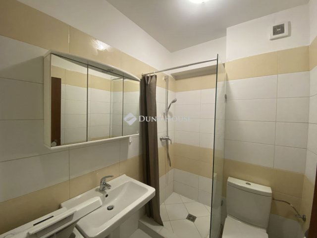 Kiadó téglalakás, albérlet, Győrött 220 E Ft / hó, 3 szobás
