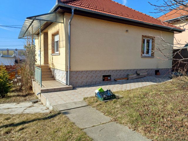Eladó családi ház, Pilisszántón 74.9 M Ft, 2+1 szobás