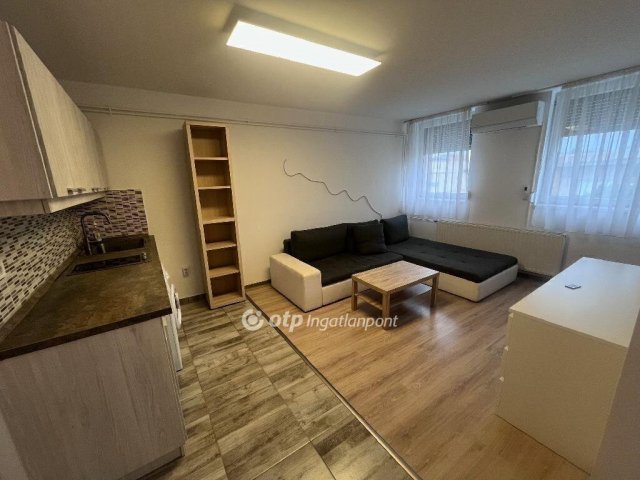 Eladó téglalakás, Szegeden 50.9 M Ft, 2+1 szobás