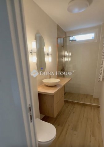 Kiadó panellakás, albérlet, Pécsett 210 E Ft / hó, 2 szobás