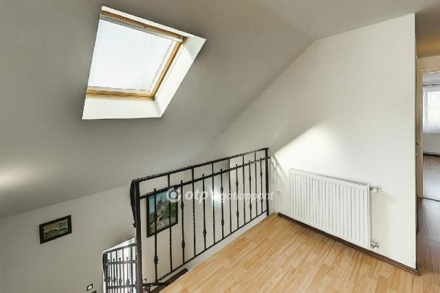 Eladó családi ház, Csomádon 155 M Ft, 4 szobás