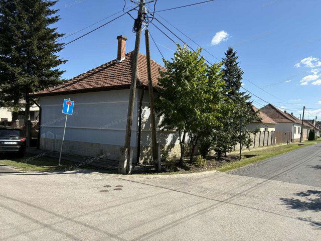 Eladó családi ház, Gyulán 38 M Ft, 3 szobás
