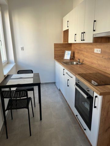 Kiadó téglalakás, albérlet, Pécsett, Hajnóczy úton, 1 szobás