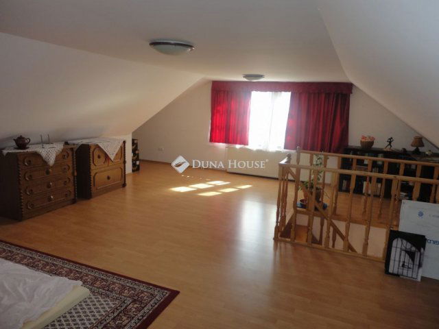 Eladó családi ház, Etyeken 99.9 M Ft, 2 szobás
