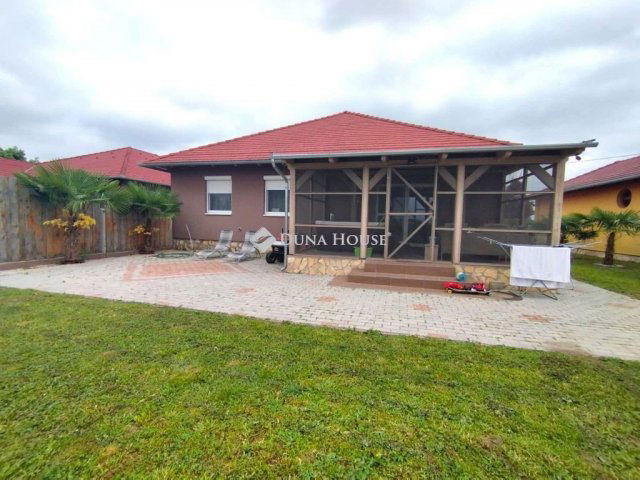 Eladó családi ház, Mohácson 70 M Ft, 4 szobás