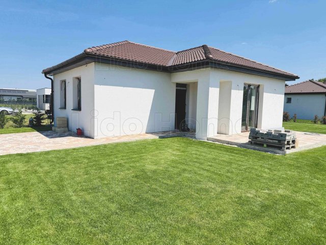 Eladó családi ház, Siófokon 99.5 M Ft, 4 szobás
