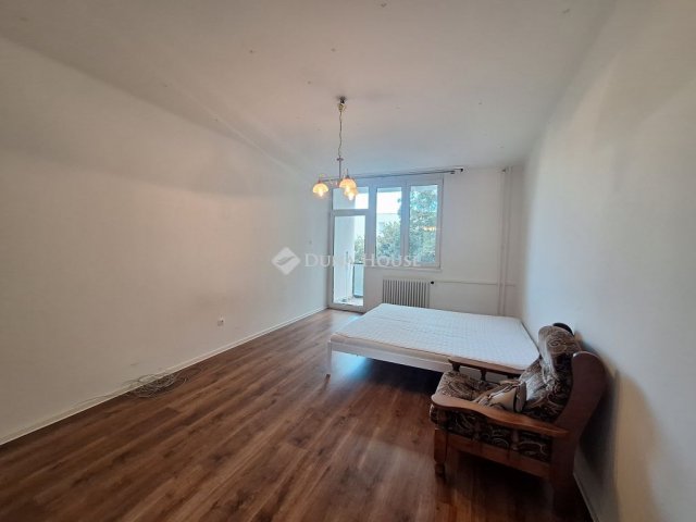 Kiadó téglalakás, albérlet, Tatabányán, Köztársaság útján