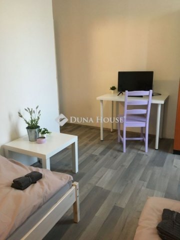 Eladó hotel, Galgahévízen 215 M Ft, 16 szobás