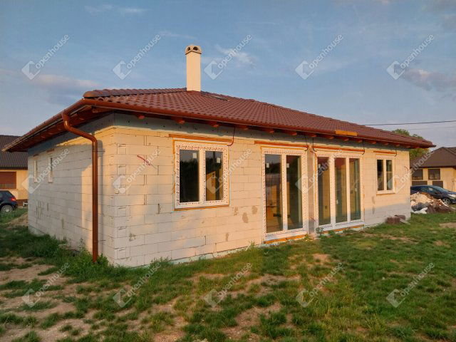Eladó családi ház, Sárszentmihályon 74.9 M Ft, 4 szobás