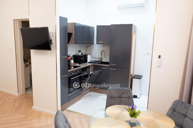 Eladó téglalakás, Budapesten, VI. kerületben 84.99 M Ft