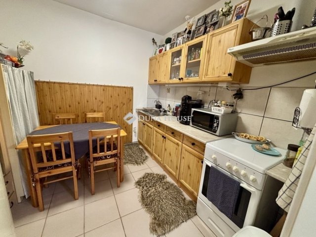 Eladó családi ház, Esztergomban 69.9 M Ft, 2 szobás