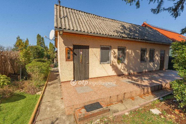 Eladó családi ház, Velencén 47 M Ft, 2 szobás
