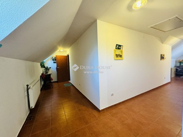 Eladó családi ház, Ecseren 250 M Ft, 8 szobás