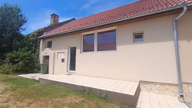Eladó családi ház, Dombóváron 12.9 M Ft, 1+1 szobás