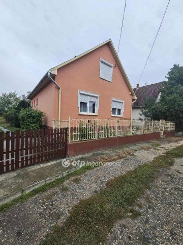 Eladó családi ház, Zagyvarékason 19.99 M Ft, 2 szobás