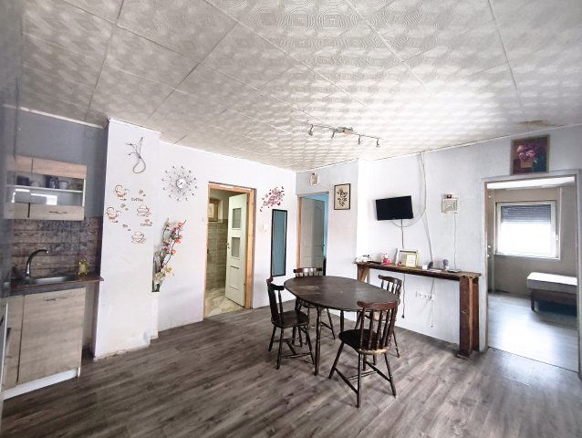 Eladó családi ház, Batéban 21.8 M Ft, 2 szobás