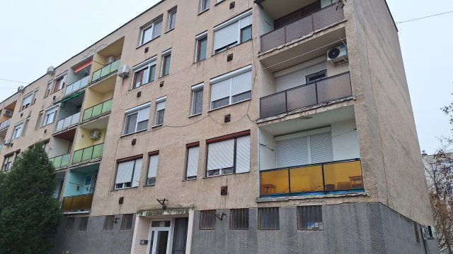 Eladó téglalakás, Orosházán 21.9 M Ft, 2 szobás