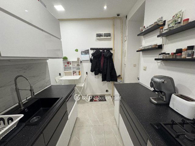 Eladó téglalakás, Budapesten, IX. kerületben 68.5 M Ft, 1 szobás