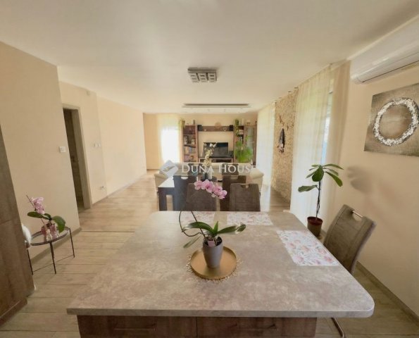 Eladó téglalakás, Budapesten, XVI. kerületben 175 M Ft, 4 szobás