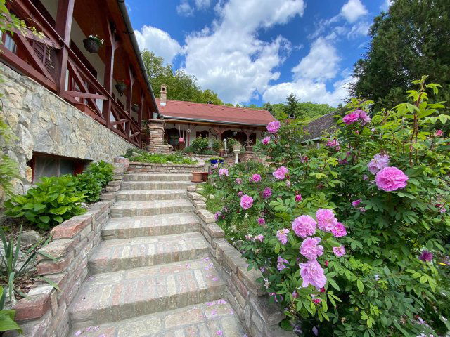 Eladó családi ház, Hosszúhetényen 185 M Ft, 3+1 szobás