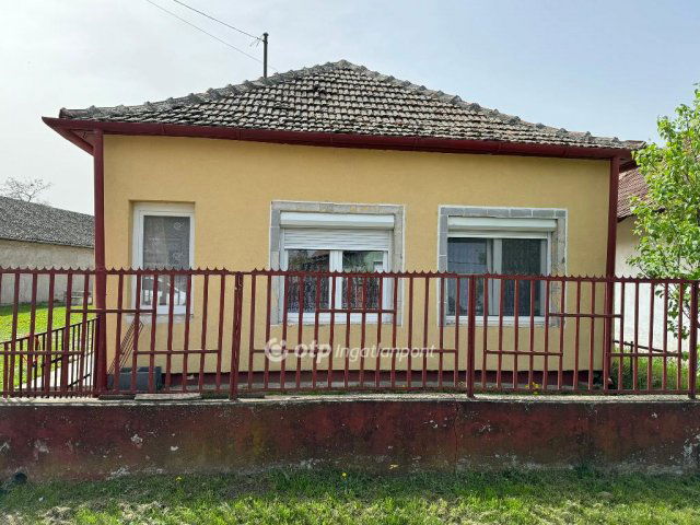 Eladó családi ház, Poroszlón 19 M Ft, 2+1 szobás