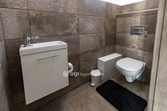 Eladó ikerház, Balatonvilágoson 120 M Ft, 2+1 szobás