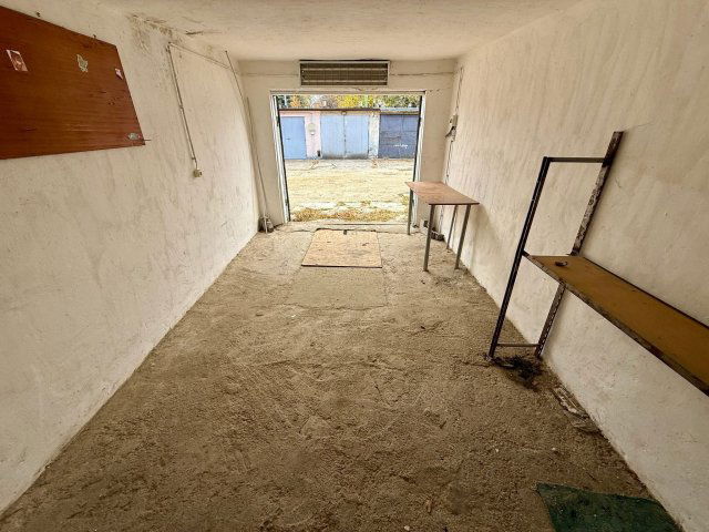 Kiadó garázs, Móron, Cserhát utcában 30 E Ft / hó