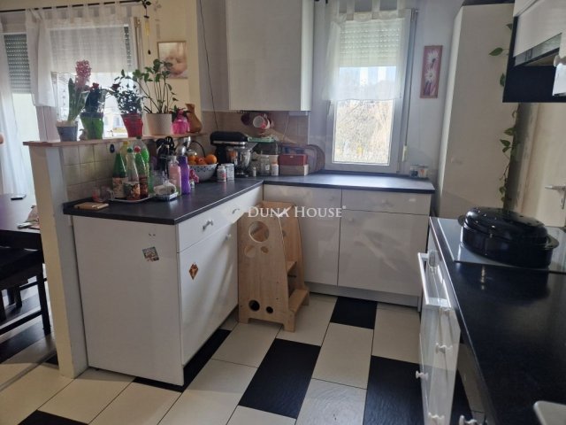 Eladó téglalakás, Szekszárdon 43 M Ft, 2+1 szobás