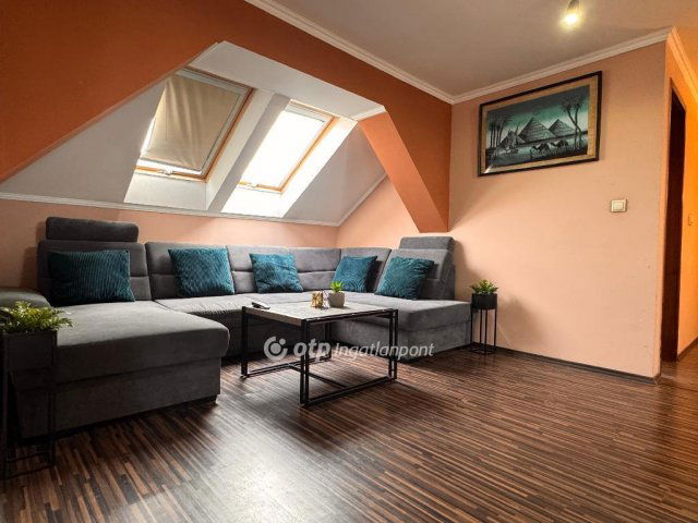 Eladó téglalakás, Pápán 43.9 M Ft, 3 szobás