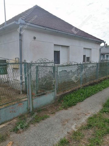 Eladó családi ház, Csörnyeföldön 15.9 M Ft, 2 szobás