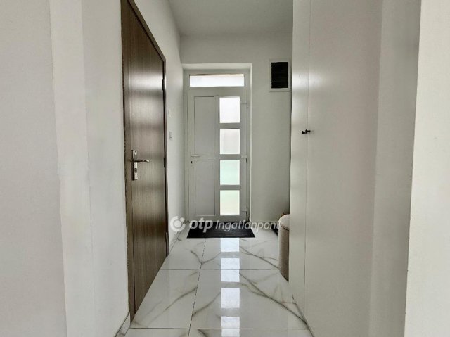 Eladó családi ház, Vácrátóton 115.99 M Ft, 3 szobás