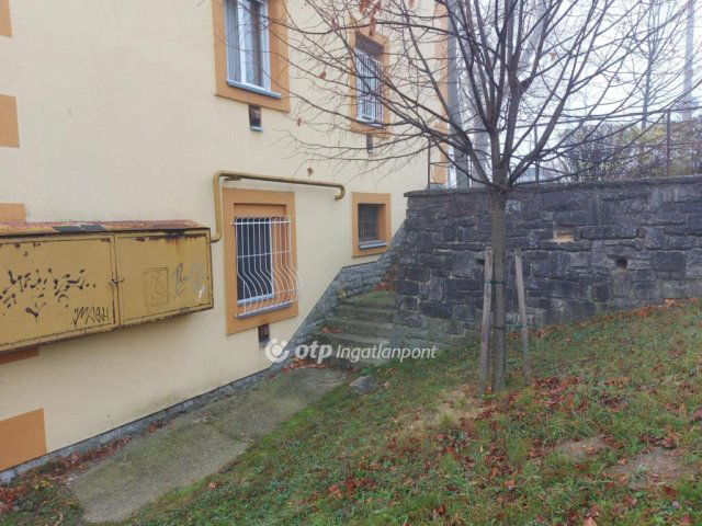 Eladó téglalakás, Pécsett 23.8 M Ft, 2 szobás