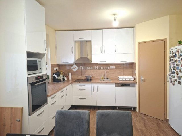 Eladó családi ház, Nagykozáron 104.9 M Ft, 2 szobás