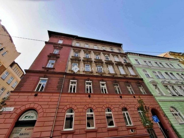 Eladó téglalakás, Budapesten, VII. kerületben 68.9 M Ft